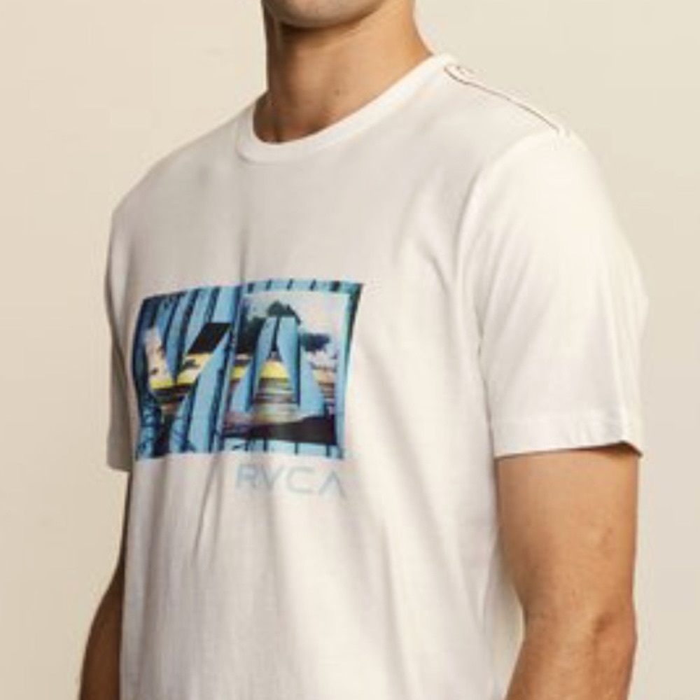 🌊 NWT RVCA Men’s Tee